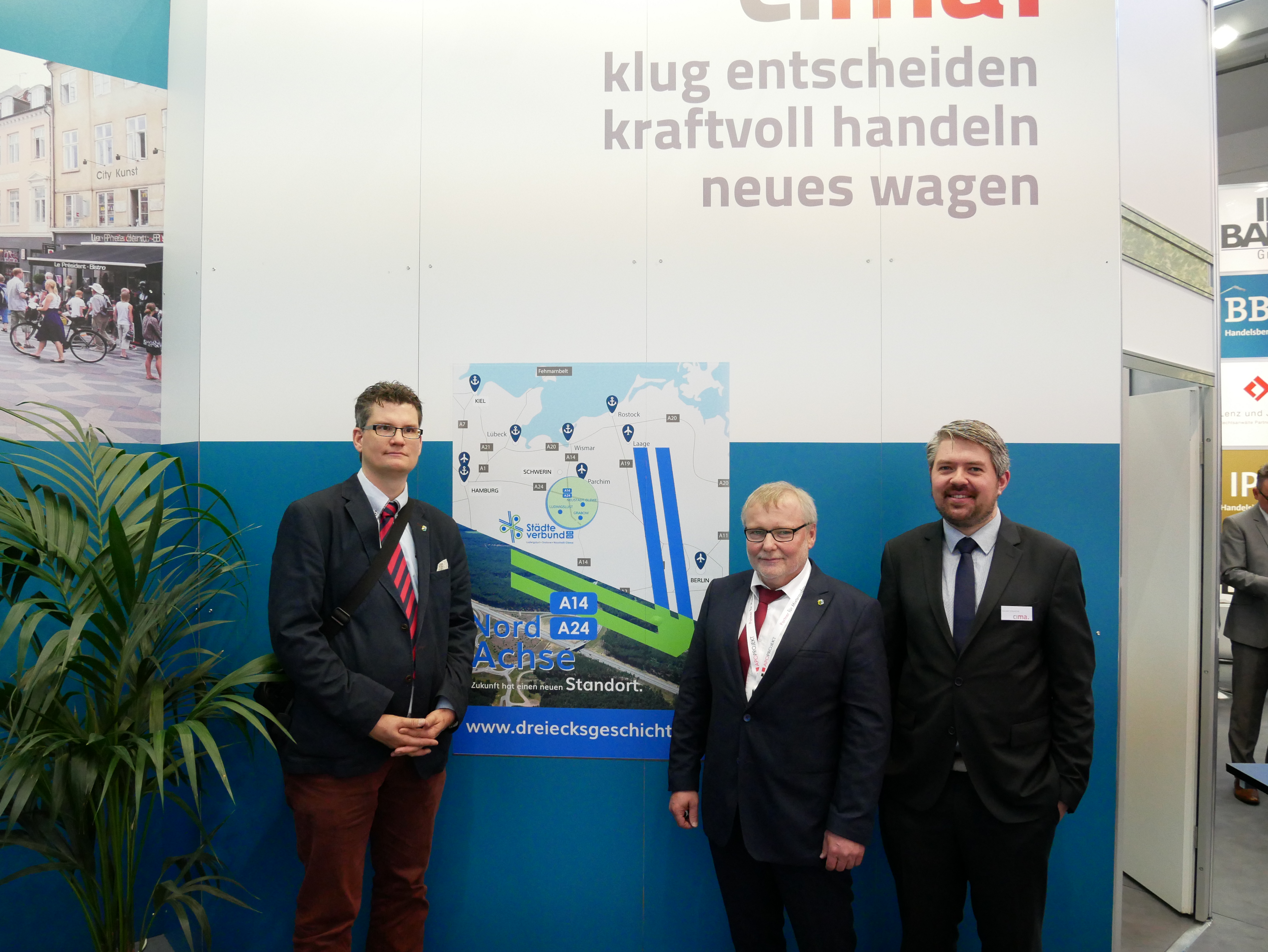 Besuch aus Ludwigslust (von links nach rechts): Henrik Wegner (Stadt Ludwigslust, Wirtschaftsförderer), Reinhard Mach (Bürgermeister Ludwigslust) und Kilian Schache (Projektmanager)